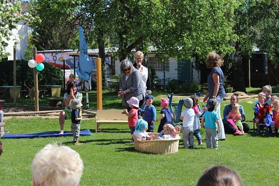 Liebe Mutti tanz mit mir... (Foto: Karl-Heinz Herrmann) Liebe Mutti tanz mit mir... (Foto: Karl-Heinz Herrmann)