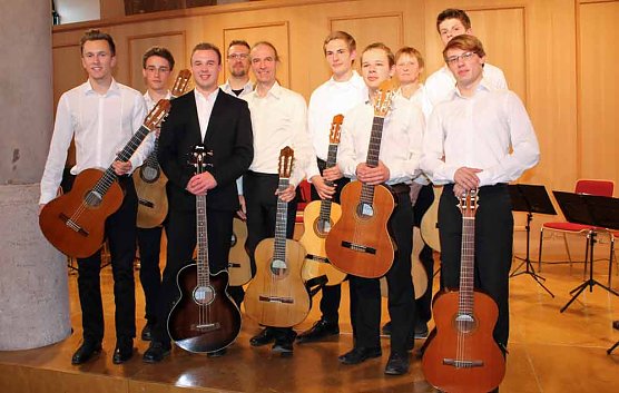 Gitarrenspiel vom Feinsten (Foto: Karl-Heinz Herrmann) Gitarrenspiel vom Feinsten (Foto: Karl-Heinz Herrmann)