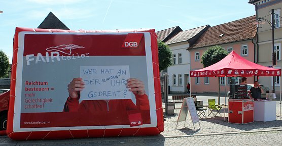 Wer hat an der Reichtumsuhr gedreht? (Foto: Karl-Heinz Herrmann)