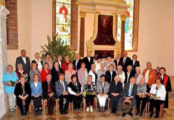 Treffen der Konfirmandenjahrgänge 1951 1956 1966 in der Unterkirche (Foto: Göbel-Bark) Treffen der Konfirmandenjahrgänge 1951 1956 1966 in der Unterkirche (Foto: Göbel-Bark)