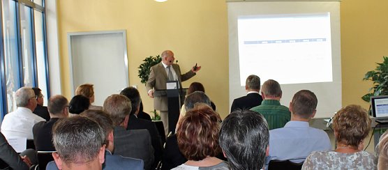 Mit Unternehmern gefr&uuml;hst&uuml;ckt (Foto: Karl-Heinz Herrmann)