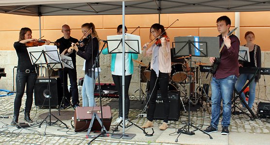 Und am Nachmittag Schuljahresabschlusskonzert (Foto: Karl-Heinz Herrmann) Und am Nachmittag Schuljahresabschlusskonzert (Foto: Karl-Heinz Herrmann)