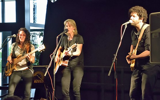 Zum Konzert von Lynne Hanson & Band aus Kanada (Foto: Fred B&ouml;hme)