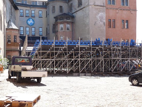 Aufbau Trib&uuml;ne (Foto: Karl-Heinz Herrmann)