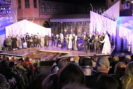 Vaterliebe ist st&auml;rker als  Tradition (Foto: Karl-Heinz Herrmann)