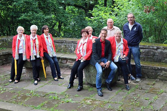 Klingender Wanderweg übergeben (Foto: Karl-Heinz Herrmann) Klingender Wanderweg übergeben (Foto: Karl-Heinz Herrmann)