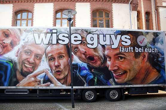 Humorvolle und kritische Songtexte erklingen in der Unterkirche (Foto: Zimmer/M&ouml;bius)