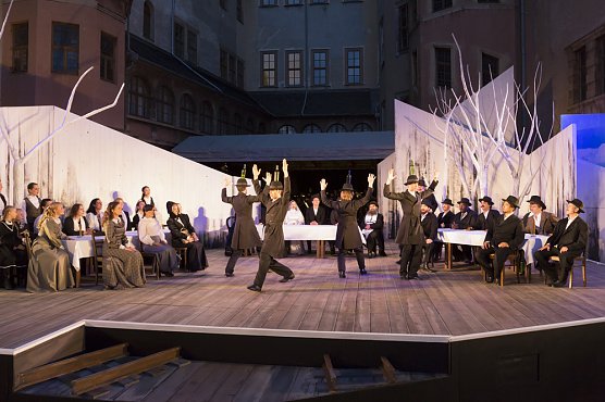 Führungen in Schlosshof und Museum bereichern die Festspiele (Foto: Tilman Graner) Führungen in Schlosshof und Museum bereichern die Festspiele (Foto: Tilman Graner)