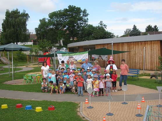 Verkehrssicherheitstag der Kita Löwenzahn Wiehe (Foto: Bernd Müller) Verkehrssicherheitstag der Kita Löwenzahn Wiehe (Foto: Bernd Müller)