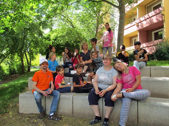 Leseclub einmal anders – VdK zu Gast mit Käpt’n Kork (Foto: Ina Römer) Leseclub einmal anders – VdK zu Gast mit Käpt’n Kork (Foto: Ina Römer)