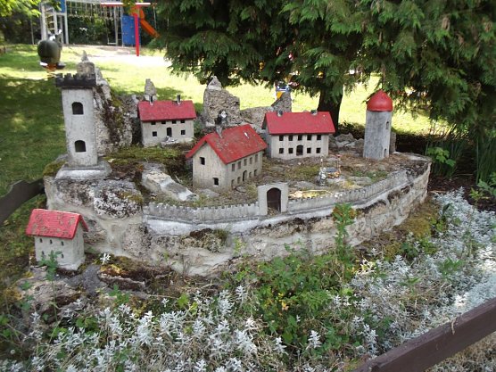 WB 4 besuchte Kleine Wartburg in Clingen (Foto: Thomas Leipold) WB 4 besuchte Kleine Wartburg in Clingen (Foto: Thomas Leipold)