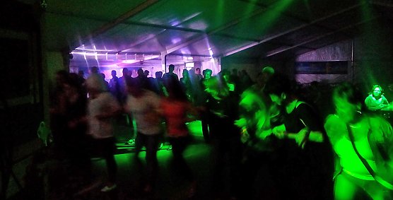 Brunnenparty im Oldizelt (Foto: Radio Artern) Brunnenparty im Oldizelt (Foto: Radio Artern)