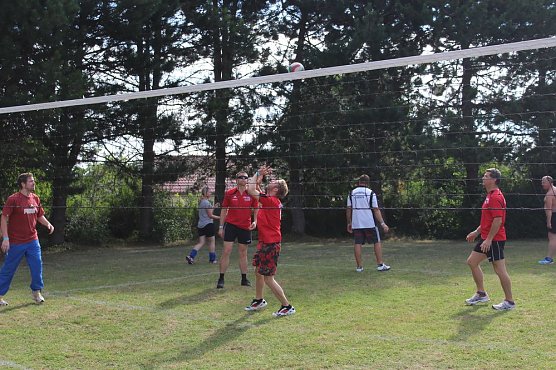 24-Stundenschwimmen gestartet (Foto: Karl-Heinz Herrmann) 24-Stundenschwimmen gestartet (Foto: Karl-Heinz Herrmann)