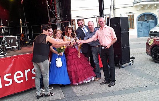 Wetter, Wein und Weinprinzessin (Foto: Heidrun Schink&ouml;th-Heise )