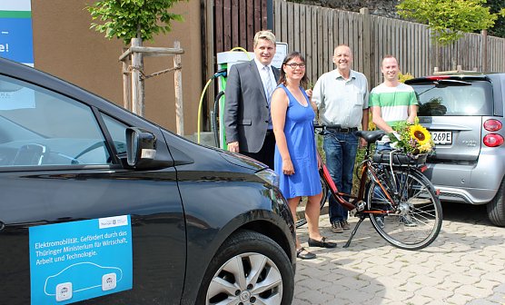 E-Tankstelle f&uuml;r Autos und Fahrr&auml;der (Foto: Karl-Heinz Herrmann)