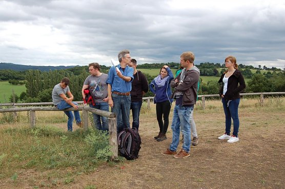 Studierende der Geologie w&auml;hrend der Feldarbeit 2015 (Foto: N. Stuth)