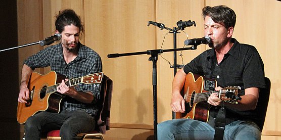 Satte Gitarrenkl&auml;nge im Marstall (Foto: Karl-Heinz Herrmann)