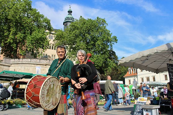 Pflanzenmarkt mit Musik (Foto: Karl-Heinz Herrmann) Pflanzenmarkt mit Musik (Foto: Karl-Heinz Herrmann)