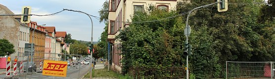 Lange Schlangen vor altem Finanzamt (Foto: Karl-Heinz Herrmann)