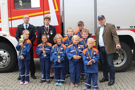 Medaillen &uuml;bergeben (Foto: Karl-Heinz Herrmann)