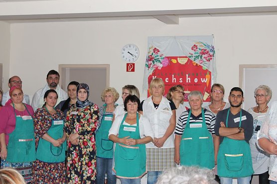 In die Kocht&ouml;pfe geschaut (Foto: Karl-Heinz Herrmann)