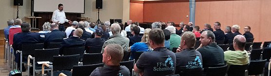 Arbeitsgruppe / Feuerwehrauschuss soll es richten (Foto: Karl-Heinz Herrmann) Arbeitsgruppe / Feuerwehrauschuss soll es richten (Foto: Karl-Heinz Herrmann)