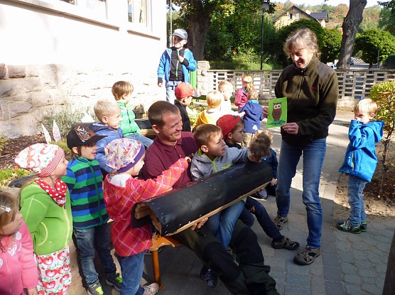 Möbel für Tiere in den Nationalen Naturlandschaften (Foto: Kindervilla Bad Frankenhausen) Möbel für Tiere in den Nationalen Naturlandschaften (Foto: Kindervilla Bad Frankenhausen)