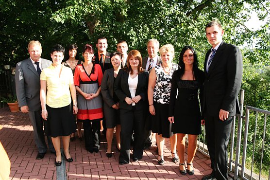 Zeugnisse f&uuml;r Auszubildende (Foto: Kyffh&auml;usersparkasse)