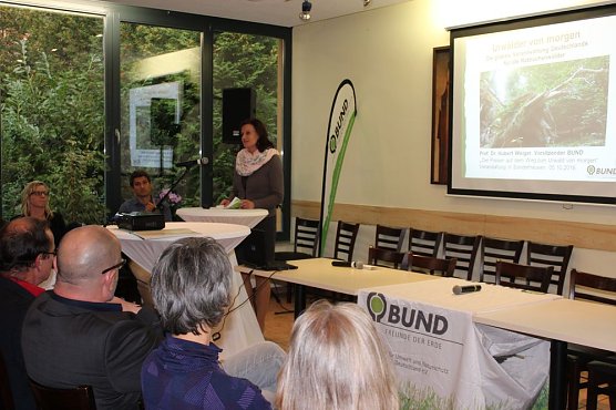 Pl&auml;doyer f&uuml;r den Possen als Urwald (Foto: Karl-Heinz Herrmann)