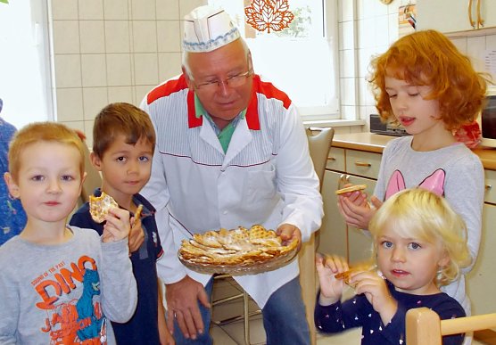 Herbstfest mit s&uuml;&szlig;er &Uuml;berraschung (Foto: Flokiste Schernberg)