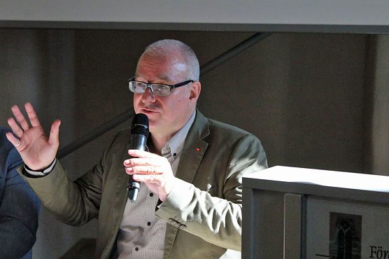 Statt Altersarmut � Rente rauf! (Foto: Karl-Heinz Herrmann)