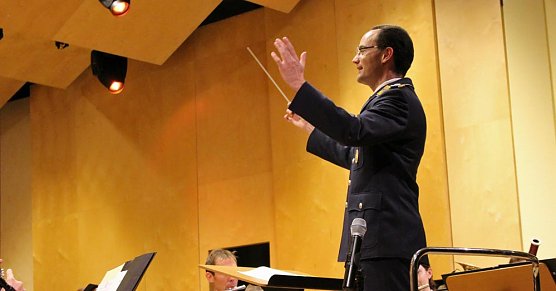 Luftwaffenmusikkorps Erfurt begeisterte (Foto: Karl-Heinz Herrmann) Luftwaffenmusikkorps Erfurt begeisterte (Foto: Karl-Heinz Herrmann)