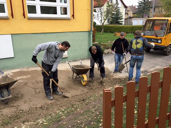 1. Spatenstich im K&auml;ferland (Foto: Privat)