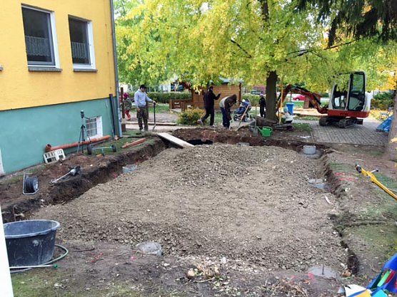 1. Spatenstich im K&auml;ferland (Foto: Privat)