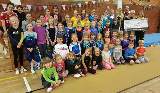 Spendenübergabe zu den Herzensangelegenheiten (Foto: S. Angelstein) Spendenübergabe zu den Herzensangelegenheiten (Foto: S. Angelstein)