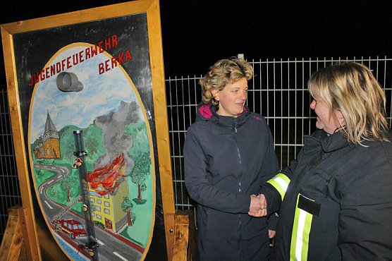 Spende für die Jugendfeuerwehr Berka (Foto: Karl-Heinz Herrmann) Spende für die Jugendfeuerwehr Berka (Foto: Karl-Heinz Herrmann)