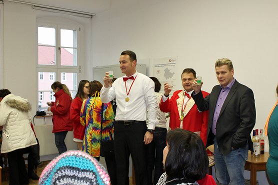 Im Handstreich Bürgermeistersitz erobert (Foto: Karl-Heinz Herrmann) Im Handstreich Bürgermeistersitz erobert (Foto: Karl-Heinz Herrmann)