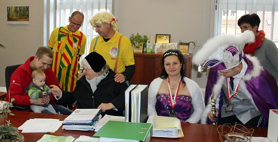 Im Handstreich Bürgermeistersitz erobert (Foto: Karl-Heinz Herrmann) Im Handstreich Bürgermeistersitz erobert (Foto: Karl-Heinz Herrmann)