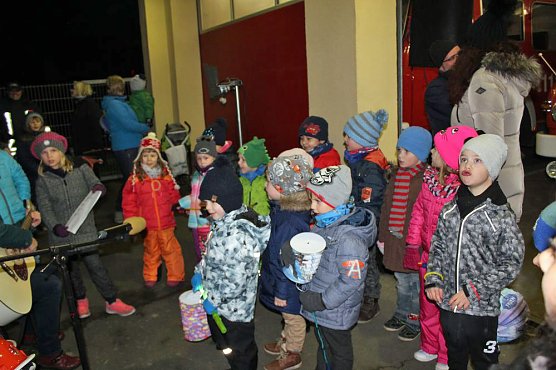 Martinsfeier mit Umzug (Foto: Karl-Heinz Herrmann) Martinsfeier mit Umzug (Foto: Karl-Heinz Herrmann)