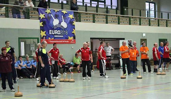 Gut besetztes Bosselturnier gestartet (Foto: Karl-Heinz Herrmann) Gut besetztes Bosselturnier gestartet (Foto: Karl-Heinz Herrmann)