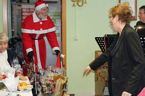 Gemütliche Weihnachtsfeier im Verband (Foto: Karl-Heinz Herrmann) Gemütliche Weihnachtsfeier im Verband (Foto: Karl-Heinz Herrmann)