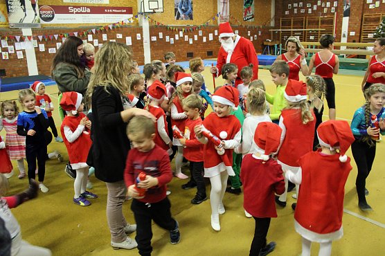 Weihnachtsturnen wird "erwachsen" (Foto: Karl-Heinz Herrmann)