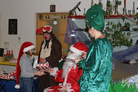 Hase Hops im Weihnachtsstress (Foto: Karl-Heinz Herrmann)