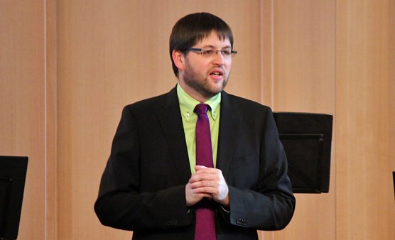 Ansturm auf Noten mit Dip (Foto: Karl-Heinz Herrmann) Ansturm auf Noten mit Dip (Foto: Karl-Heinz Herrmann)