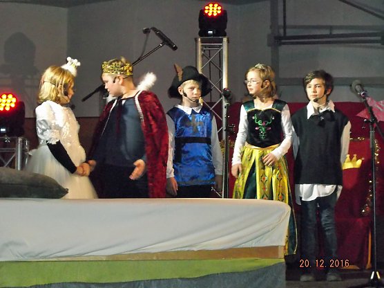 Weihnachtspremiere der Kurstadt-Grundschule (Foto: J. Springsguth)