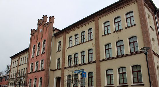 F&ouml;rderbescheid in den H&auml;nden (Foto: Landratsamt Kyffh&auml;userkreis)