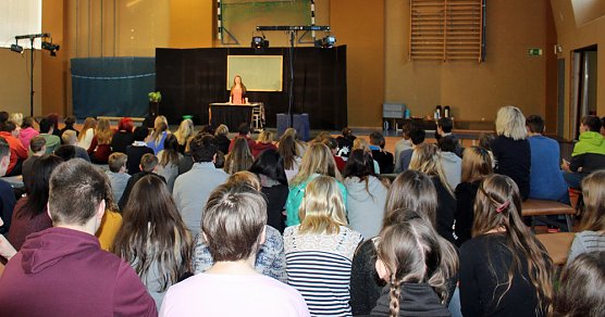 Mobbing in der Schulstunde (Foto: Karl-Heinz Herrmann) Mobbing in der Schulstunde (Foto: Karl-Heinz Herrmann)