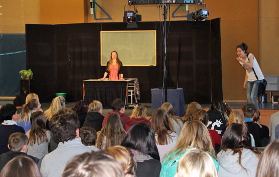 Mobbing in der Schulstunde (Foto: Karl-Heinz Herrmann) Mobbing in der Schulstunde (Foto: Karl-Heinz Herrmann)