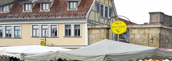 Nach dem es letztens auf dem Markt von Sondershausen st&uuml;rmte, gibt es trotz Frost nicht nur eine positive Nachricht vom Markt in Sondershausen, so auch von der Posthalterei�  Am Vormittag traf kn auf Marktmeisterin Heidrun Schink&ouml;th-Heise.   Die Marktmeisterin zeigte sich zufrieden, dass am heutigen Freitag wieder  die Zahl der H&auml;ndler deutlich  gestiegen ist, trotz des anhaltenden Frosts (Foto: Karl-Heinz Herrmann)
