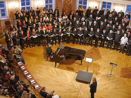 " THURINGIA CANTAT" im Achteckhaus (Foto: Jürgen Kieper) " THURINGIA CANTAT" im Achteckhaus (Foto: Jürgen Kieper)
